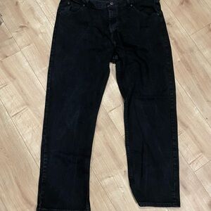 Wrangler Men's Dark Black Relaxed Jeans